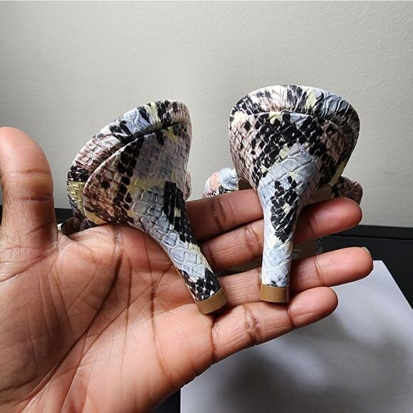 Vince Camuto  - Picture 9 of 17